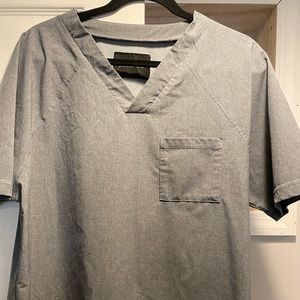 Men’s Jaanuu scrub top